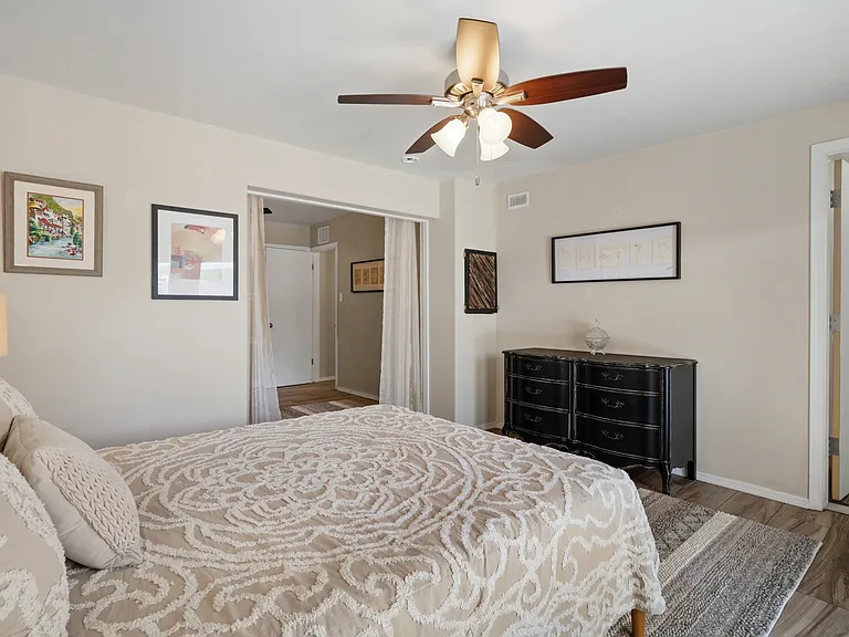 2626 E Hedrick Dr — Photo 34