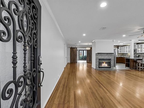 4th image of 9623 Val Verde St