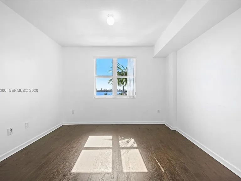 7910 Harbor Island Dr #402 — Photo 11