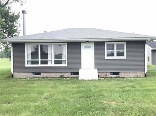 566 Oakwood Cir, Coal Valley, IL 61240