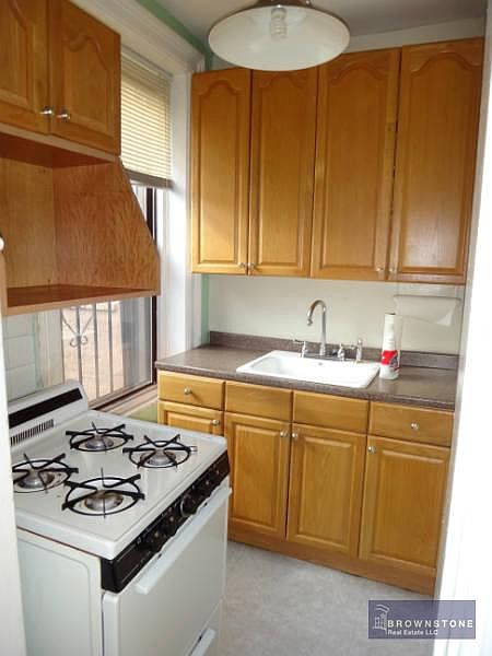 1st image of 18 Douglass St #2