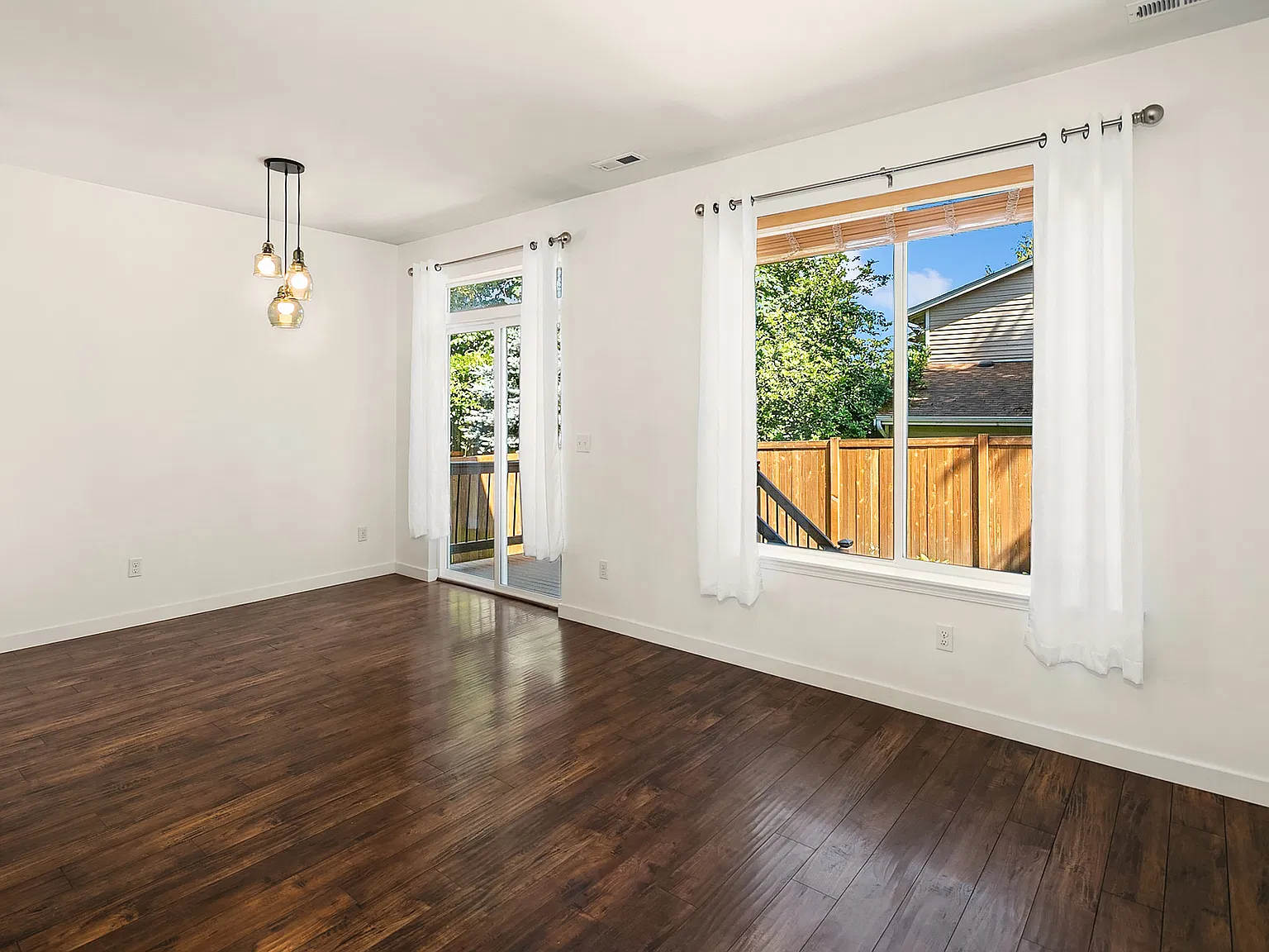 3 bed, 2.5 bath, 1380 sqft, $3,100 — Photo 3
