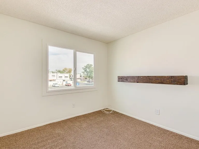 5243 N 42nd Pkwy — Photo 12