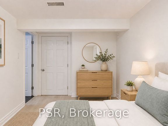 4th image of 329 Vaughan Rd