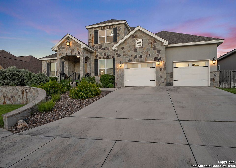 1st image of 660 ACORN DR