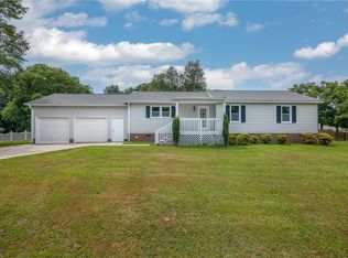 107 Meadowood Dr, Pelzer, SC 29669