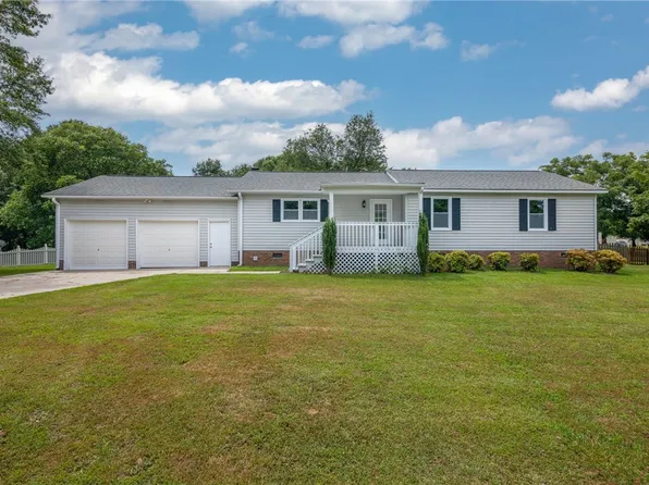 107 Meadowood Dr, Pelzer, SC 29669
