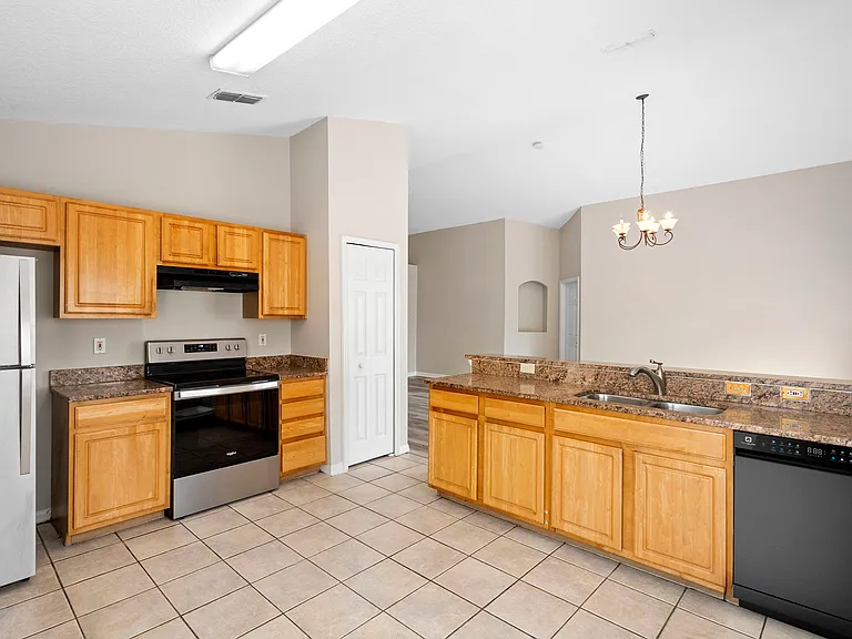 1911 Colonial Woods Blvd — Photo 13