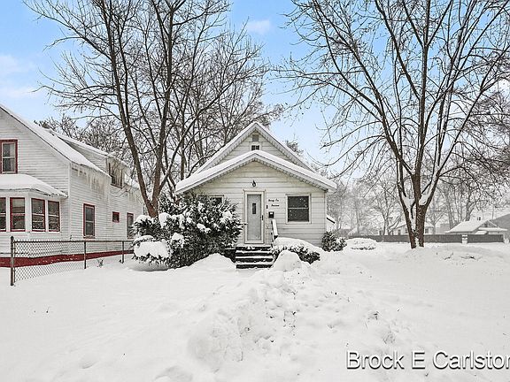 2nd image of 2614 Riordan St