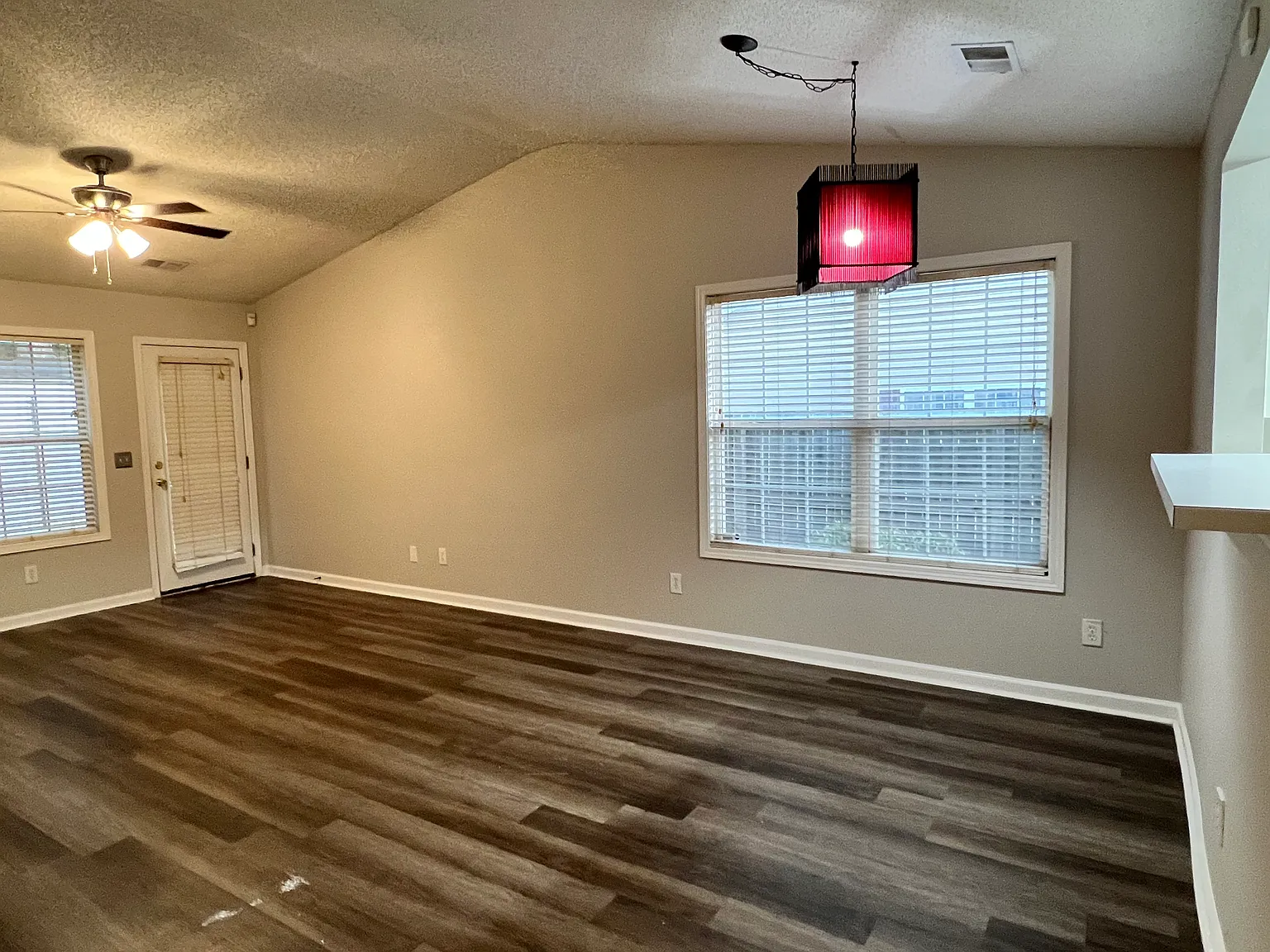 2 bed, 1025 sqft, $1,349 — Photo 2
