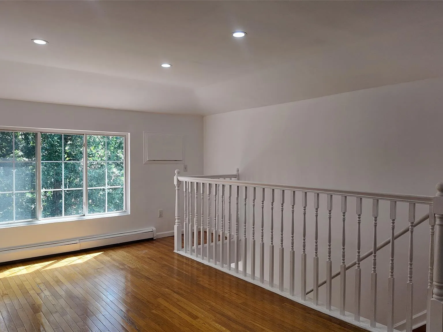 3 bed, 1.0 bath, 2072 sqft, $3,550 — Photo 2