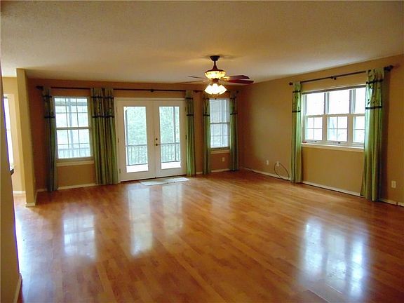 5th image of 18 Stoneykirk Cir