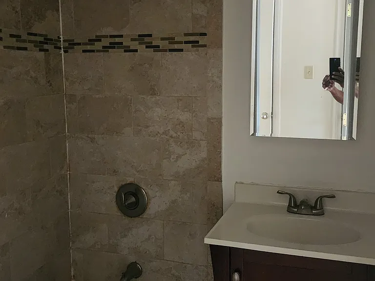 409 Hancock St #2 — Photo 5