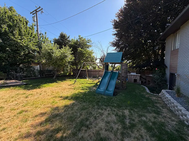 286 Paulette Way — Photo 36