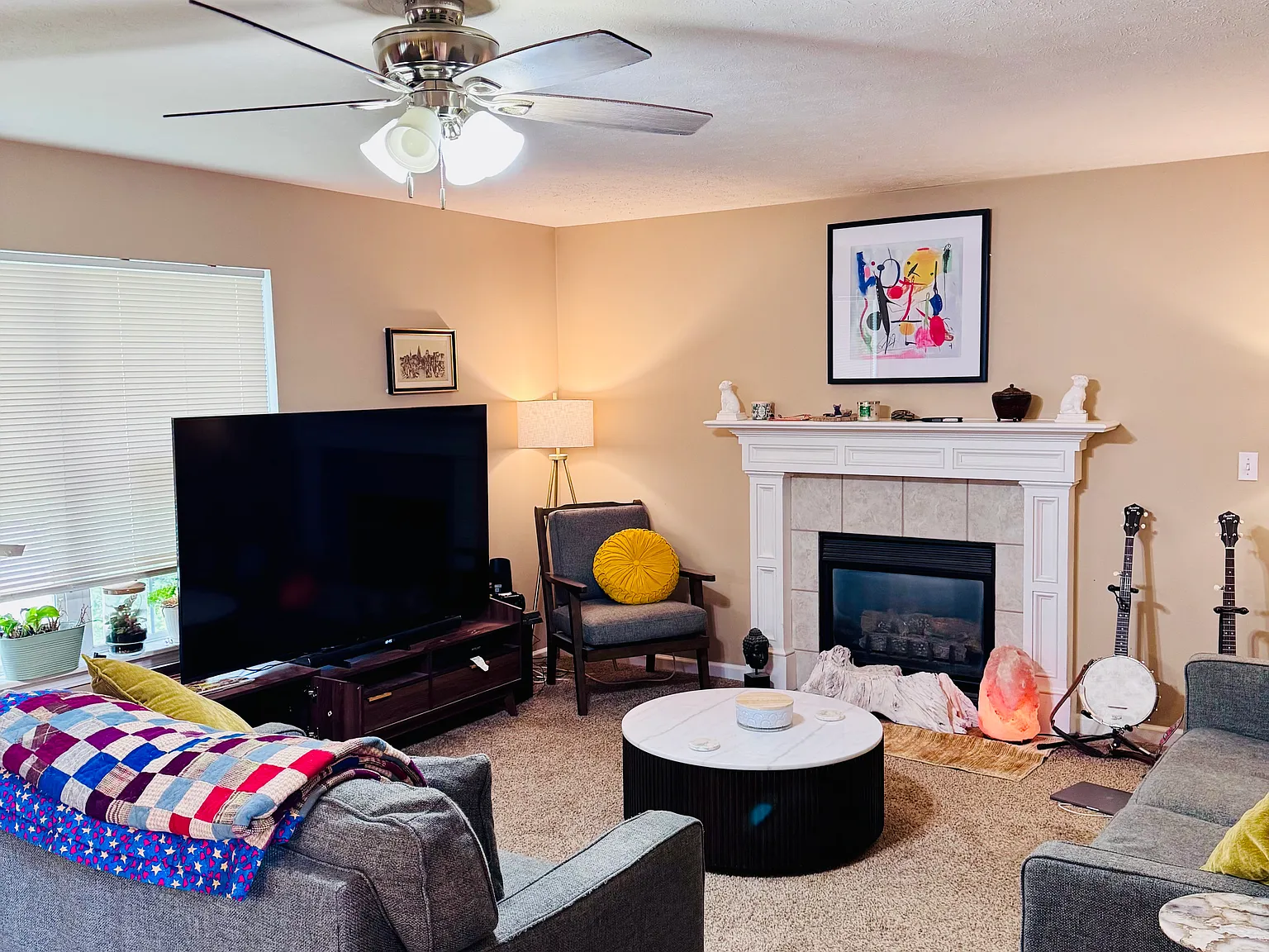 4 bed, 2.5 bath, 2400 sqft, $2,495 — Photo 3