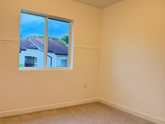 4th image of 5010 SW 37th St #5010