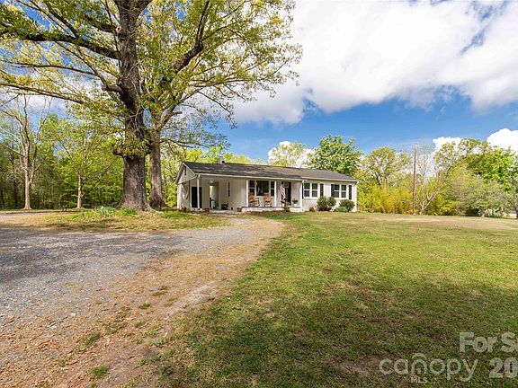 3rd image of 1143 Potter Rd