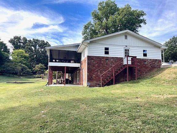 3rd image of 150 Forest Ln