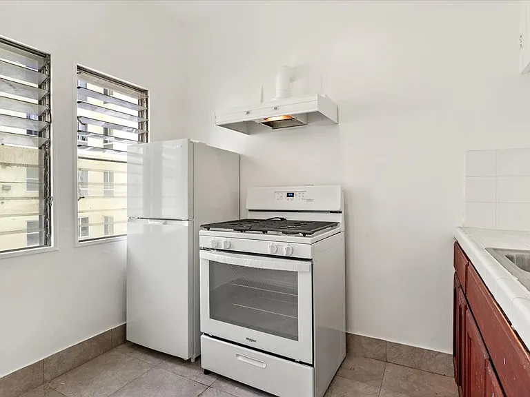1511 W 4th St #23 — Photo 9