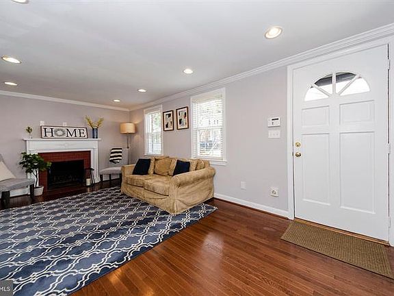 5th image of 913 N Longfellow St