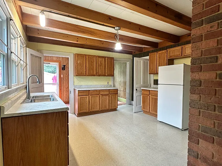 235 S Seminary St — Photo 14