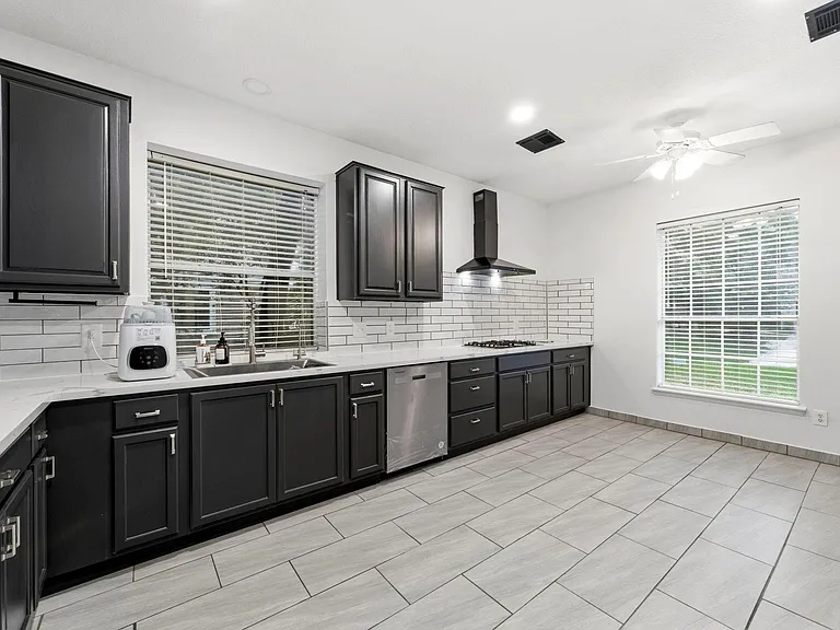 34 Firethorn Pl — Photo 4