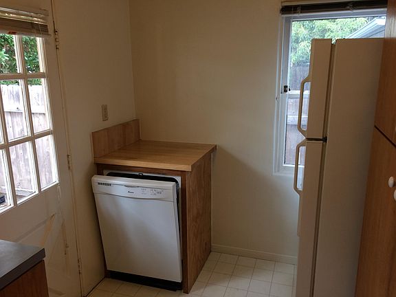 3rd image of 1140 Diamond St