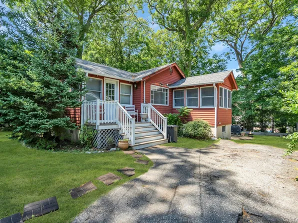 33 Cedar Drive, Miller Place, NY 11764