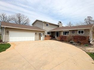 17 Lake Side Dr, Mansfield, IL 61854