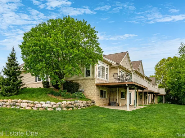 5947 Baypointe Blvd, Independence, MI 48346