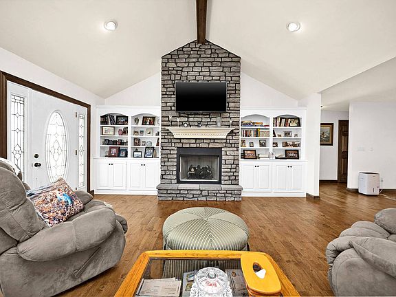 4th image of 187 Courtney Ct