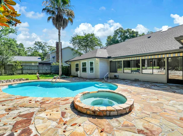 2319 Canal Dr, Niceville, FL 32578