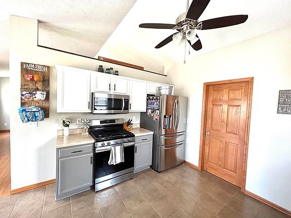 3rd image of 13269 Foxglove Ln