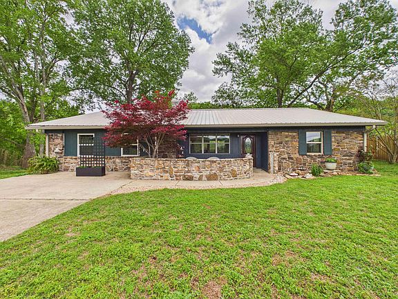 2nd image of 2752 Riverview Dr