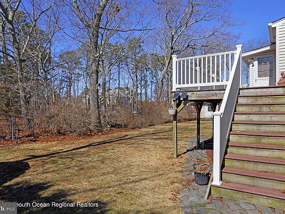 4th image of 10 Sunray Dr