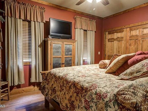 11th image of 301 Cabin Orchard Rd