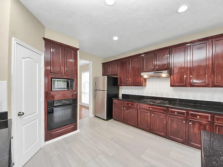 435 Leisure Dr — Photo 18