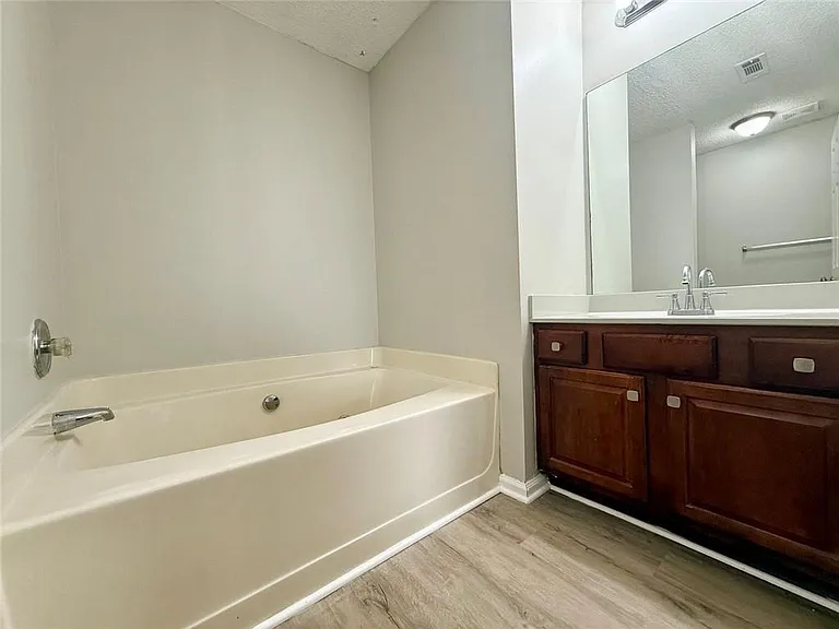 2154 Olmadison Vw — Photo 17