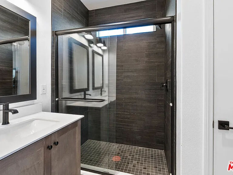 749 Daniel Freeman Cir — Photo 14