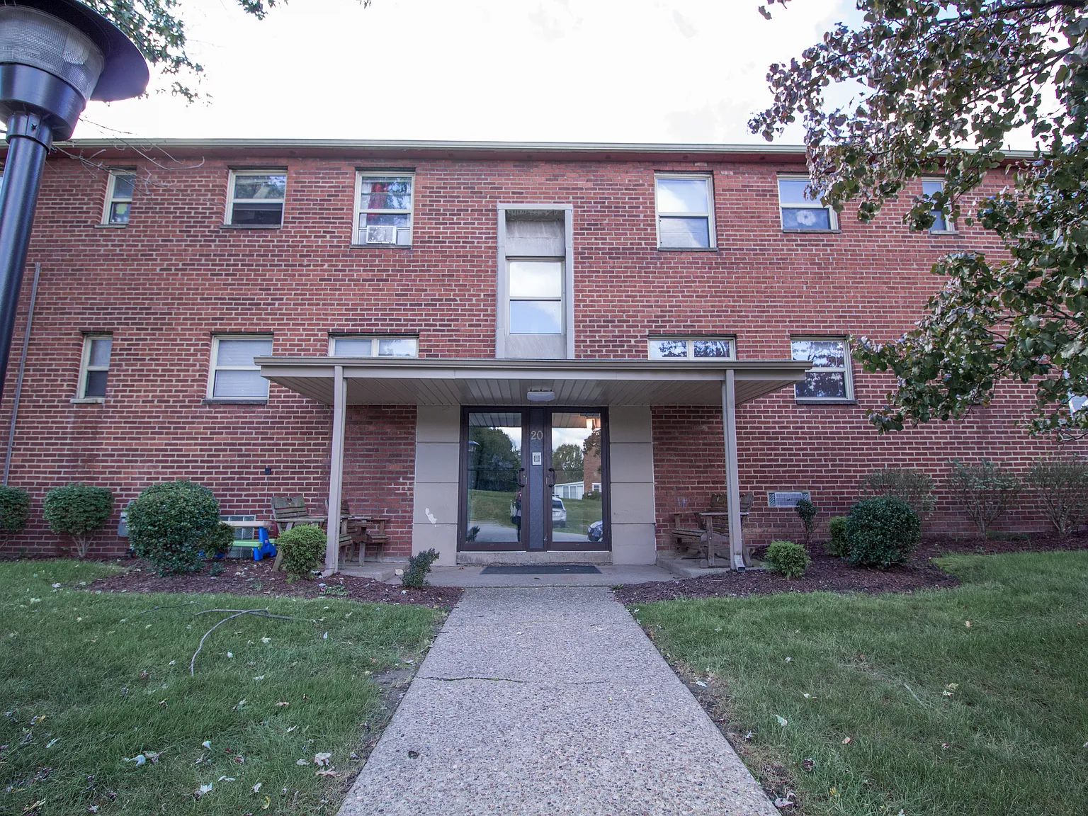 40 Cloverleaf Towers — Photo 2