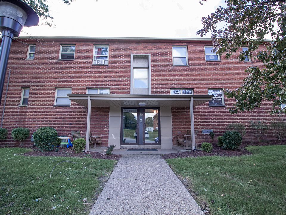2nd image of 40 Clover Dr APT 2