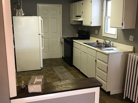 Kitchen: New Refrigerator and Stove