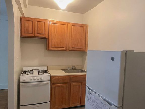 4th image of 2816 34th St #1J