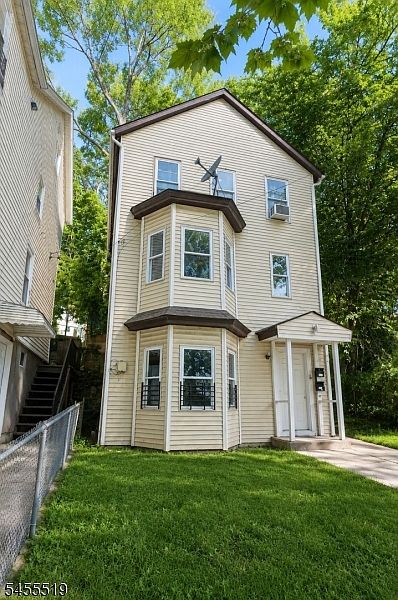 2nd image of 9 Circle Ave