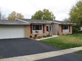 2712 Woodridge Dr, Woodridge, IL 60517