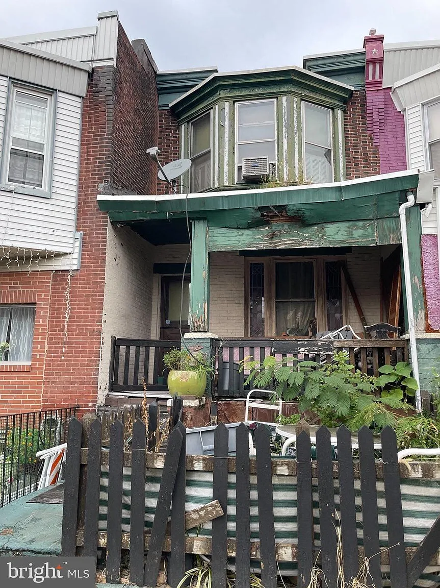 1339 McFerran St photo 1