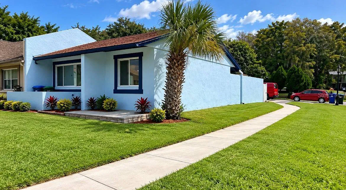 3 bed, 2.0 bath, 1045 sqft, $2,100 — Photo 2