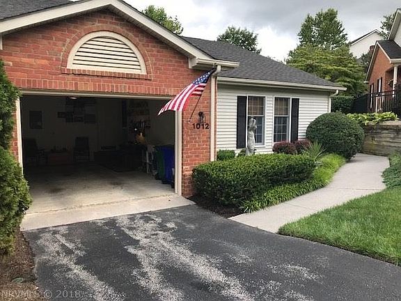 2nd image of 1012 Chateau Ct
