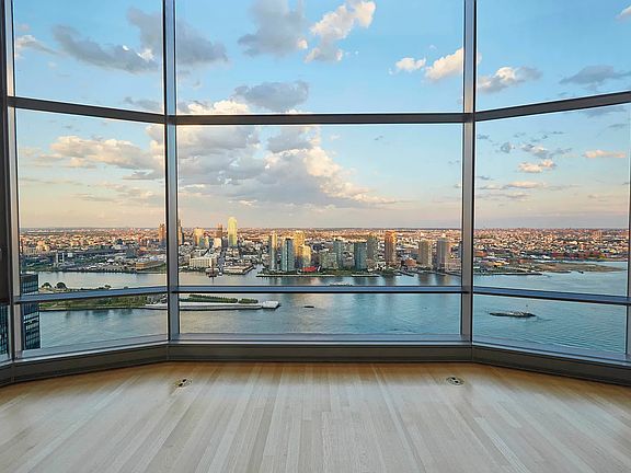 4th image of 50 United Nations Plz Penthouse 41