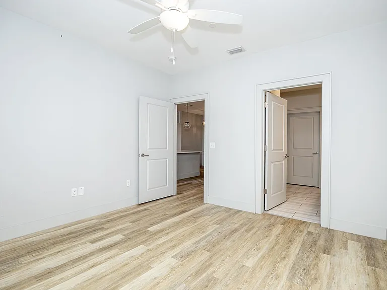 2501 Bienville Blvd #424 — Photo 29
